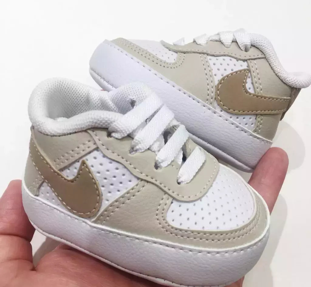 Tênis Nike bege